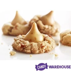 Hershey's Gold Kisses Caramel Creme Candy With Pretzel Bits: 60-Piece Bag -Snack Store hershey s gold kisses caramel creme candy with pretzel bits 60 piece bag candy warehouse 3